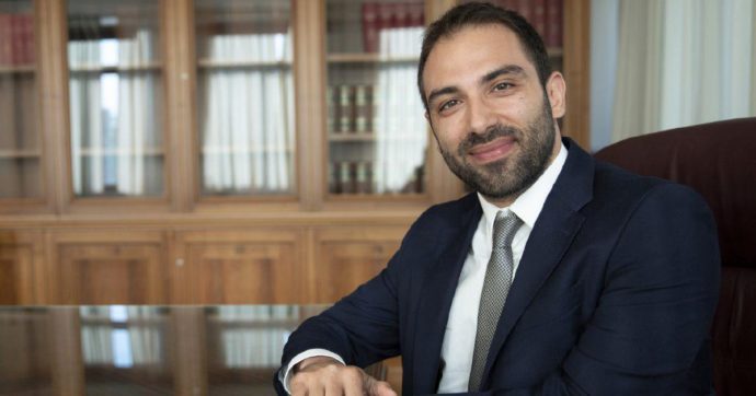 “Stop porte girevoli, la nostra politica ha perso credibilità”