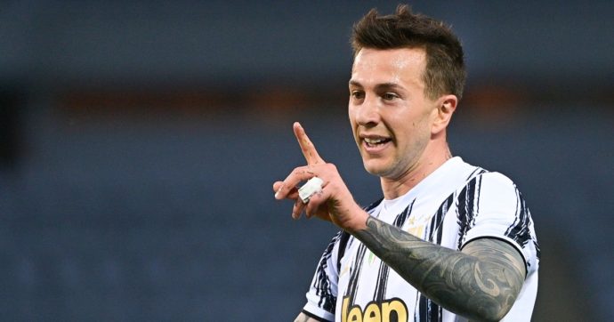 Juventus-Napoli, la vigilia del recupero con l’allarme Covid: positivo Bernardeschi. Il focolaio della Nazionale sale a 11 contagiati