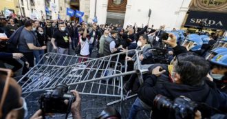 Roma, scontri tra ristoratori e polizia alla manifestazione in piazza Montecitorio: feriti alcuni agenti, diversi fermati