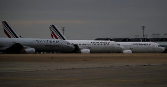 Copertina di AirFrance, via libera ad aiuti per altri 4 miliardi di euro in cambio della cessione di 18 slot (su oltre 300) nel secondo scalo di Parigi