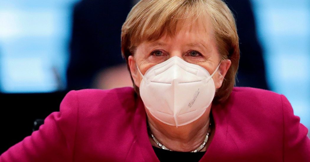 Germania, Merkel vuole di nuovo un “breve lockdown uniforme”. Preoccupa la pressione sulle terapie intensive: restano 3mila letti liberi