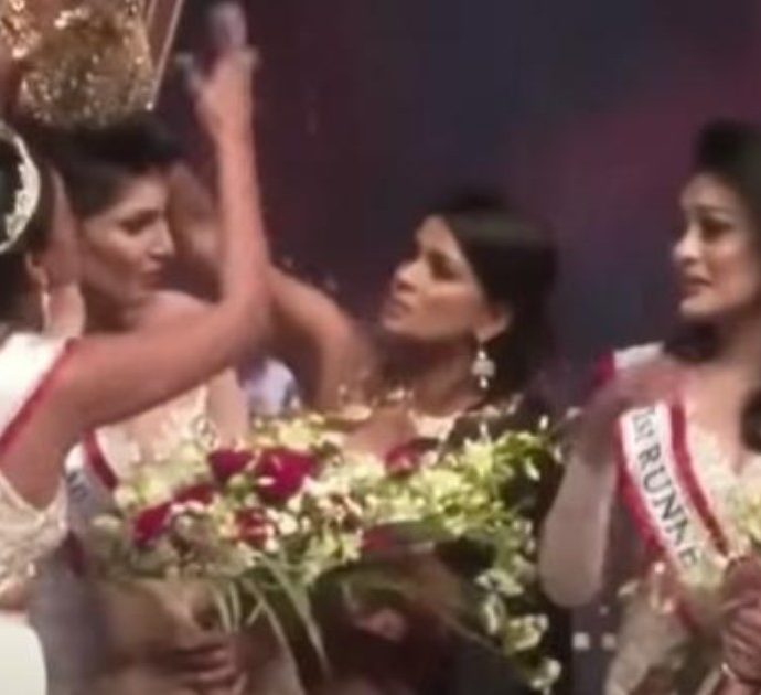 Rissa al concorso di bellezza, la rivale le strappa la corona: Miss Sri Lanka ferita alla testa