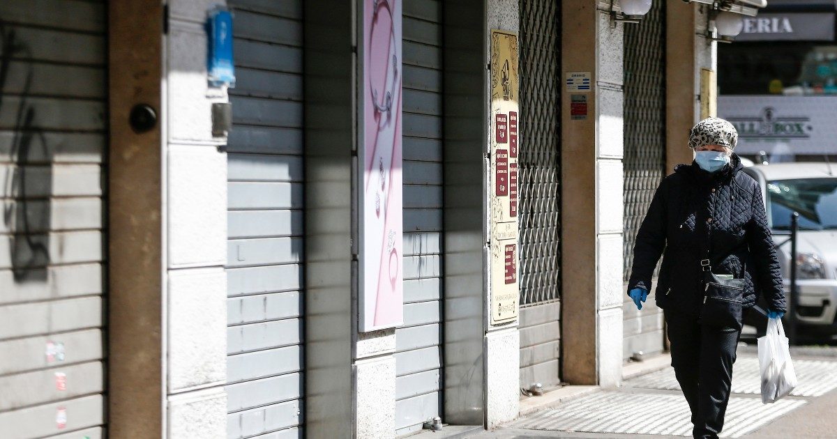 Commercianti, partite Iva, cassintegrati: chi sono i nuovi poveri del Covid, da Milano a Palermo. “L’urgenza non è più il cibo. Ora chiedono aiuto per affitti, bollette e computer per la Dad”