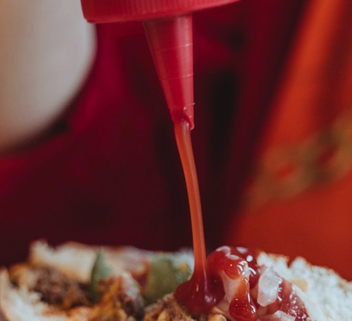 È finito il ketchup: negli Usa è introvabile, Heinz costretta ad aprire due nuovi stabilimenti per aumentare la produzione
