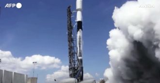 Copertina di SpaceX spedisce in orbita altri 60 satelliti Starlink: ecco il momento del lancio