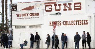 Copertina di Stop alle armi, provaci ancora Joe