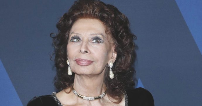 Sophia Loren compie 88 anni, Rai 1 le dedica un documentario in prima serata: “Senza queste ferite non sarebbe diventata la diva che è”