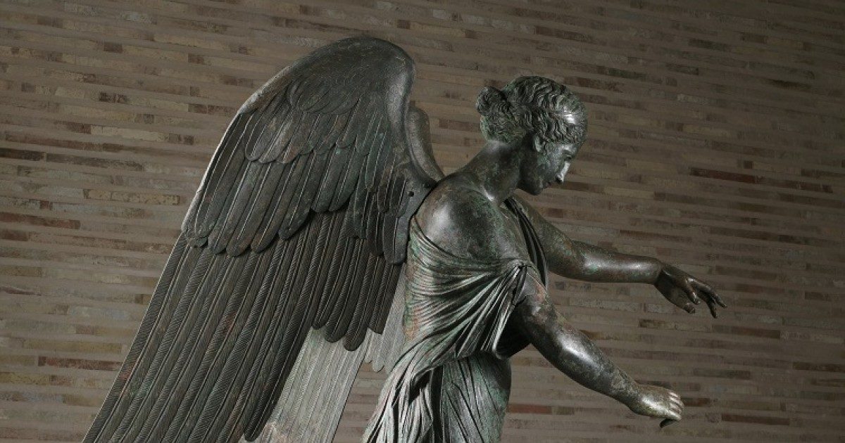 La nuova veste della Vittoria Alata di Brescia: la statua torna a casa dopo due anni di restauro e di studi fiorentini. Le foto prima e dopo