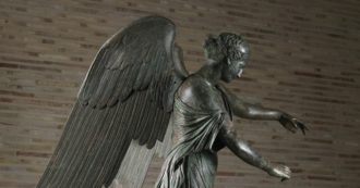 Copertina di La nuova veste della Vittoria Alata di Brescia: la statua torna a casa dopo due anni di restauro e di studi fiorentini. Le foto prima e dopo