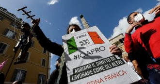 “Io apro”, la questura di Roma nega la piazza di Montecitorio ai manifestanti: “Già occupata”. Ma i promotori: “In arrivo 130 pullman”