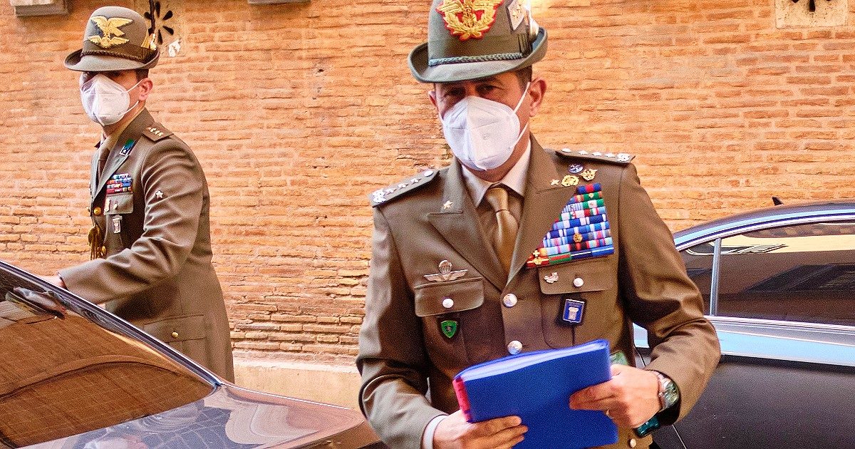 Vaccini, Figliuolo deve rivedere il piano al ribasso. 500mila dosi al giorno? Per ora massimo 315mila. Settimana cruciale: ne arrivano 2 milioni