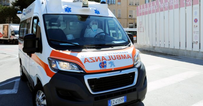 Aosta, pulmino finisce in un torrente: morto l’autista 71enne, feriti i tre passeggeri