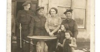 Copertina di Identificata la bambina salvata nel 1944 da un soldato inglese: 77 anni dopo i discendenti potranno incontrarsi