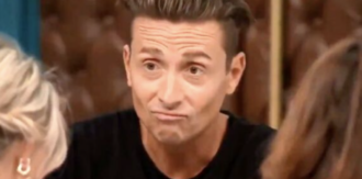 Copertina di Pintus demoralizzato: “Io non ci dormo la notte e voi mi scrivete ‘hai cagato?’. Basta dai”