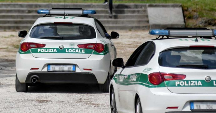 Trezzano sul Naviglio, arrestato il comandante della polizia locale: “Fece mettere cocaina nell’auto di una collega per incastrarla”