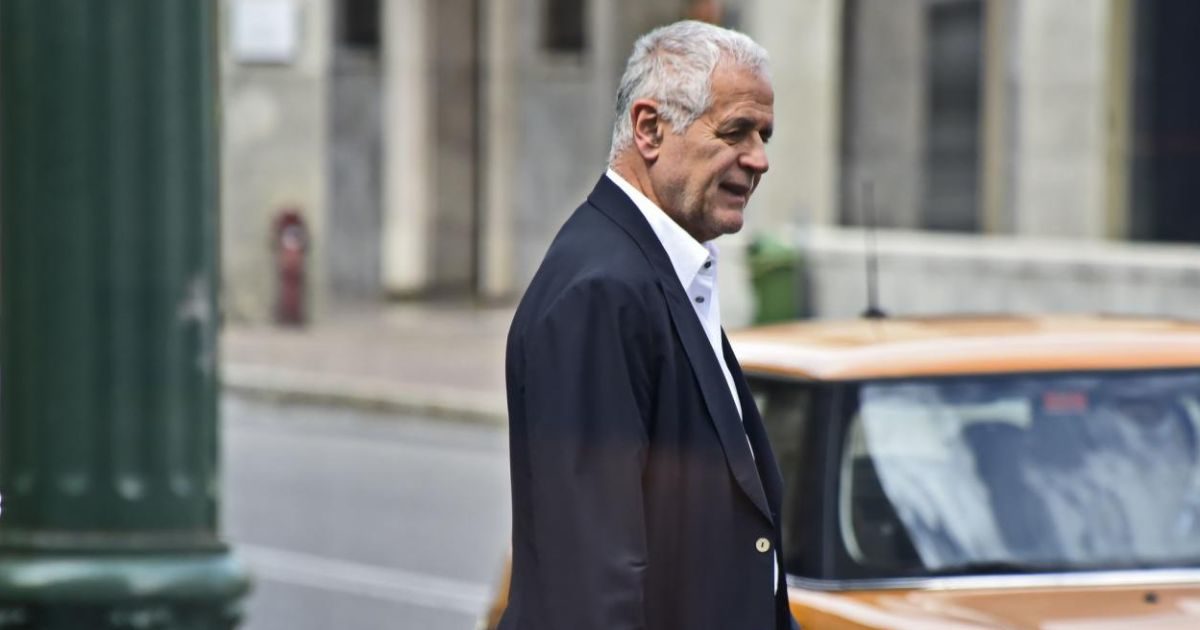 Vitalizio al corrotto Formigoni, M5s: “Ingiustizia sociale, la battaglia contro la casta non è finita”. Lui fa la vittima dai domiciliari: “Invettive forcaiole”