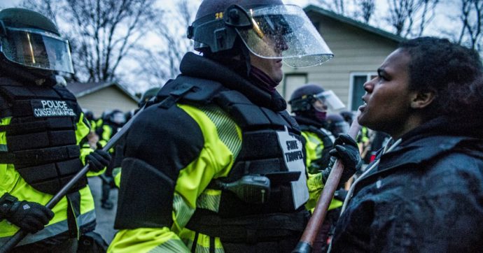 Minneapolis, Wright ricorda Floyd: in strada la stessa rabbia