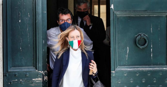 Gli show “aperturisti”di Salvini per fermare la corsa di Meloni