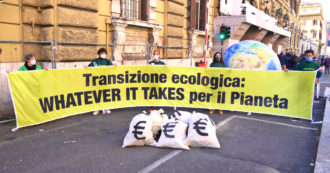 Copertina di Transizione ecologica, l’appello di Greenpeace a Draghi: “Piano di ripresa deludente, serve un cambio di passo per l’ambiente”