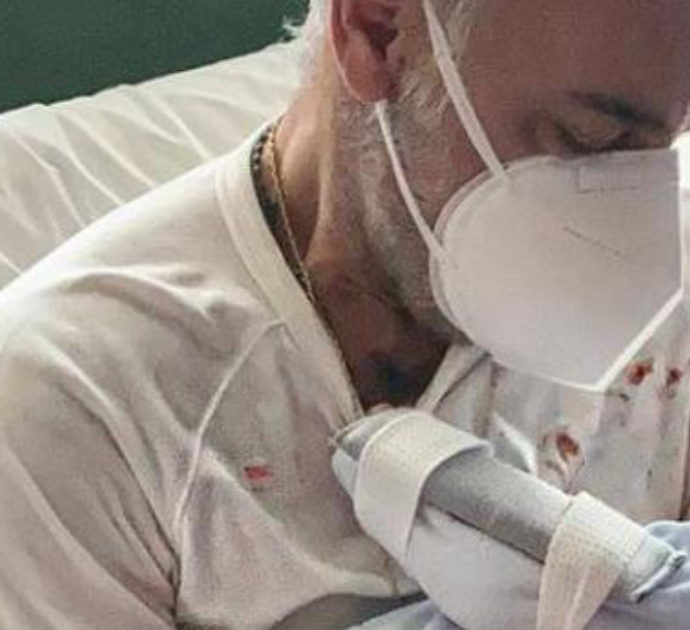 Gianluca Vacchi, la figlia di 5 mesi operata per una malformazione congenita: “Non laverò mai la maglia col suo sangue”