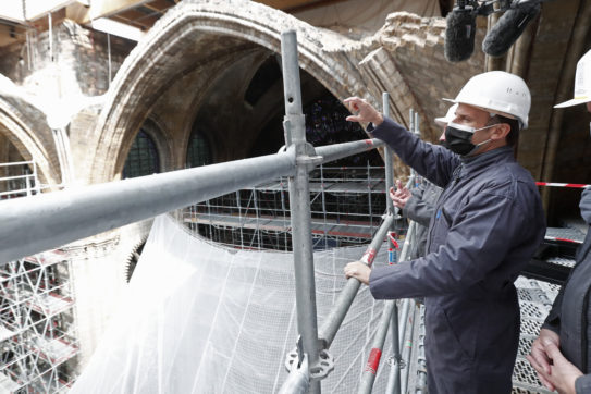 Ogni giorno muoiono 300 persone, ma ai francesi sembra non interessare