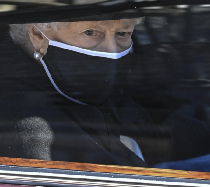 La Regina Elisabetta ha scelto una foto da portare con sé al funerale del principe Filippo