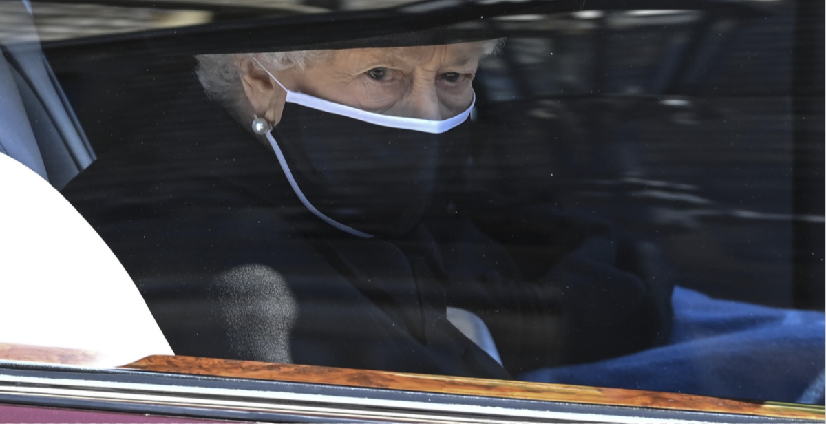 La Regina Elisabetta ha scelto una foto da portare con sé al funerale del principe Filippo