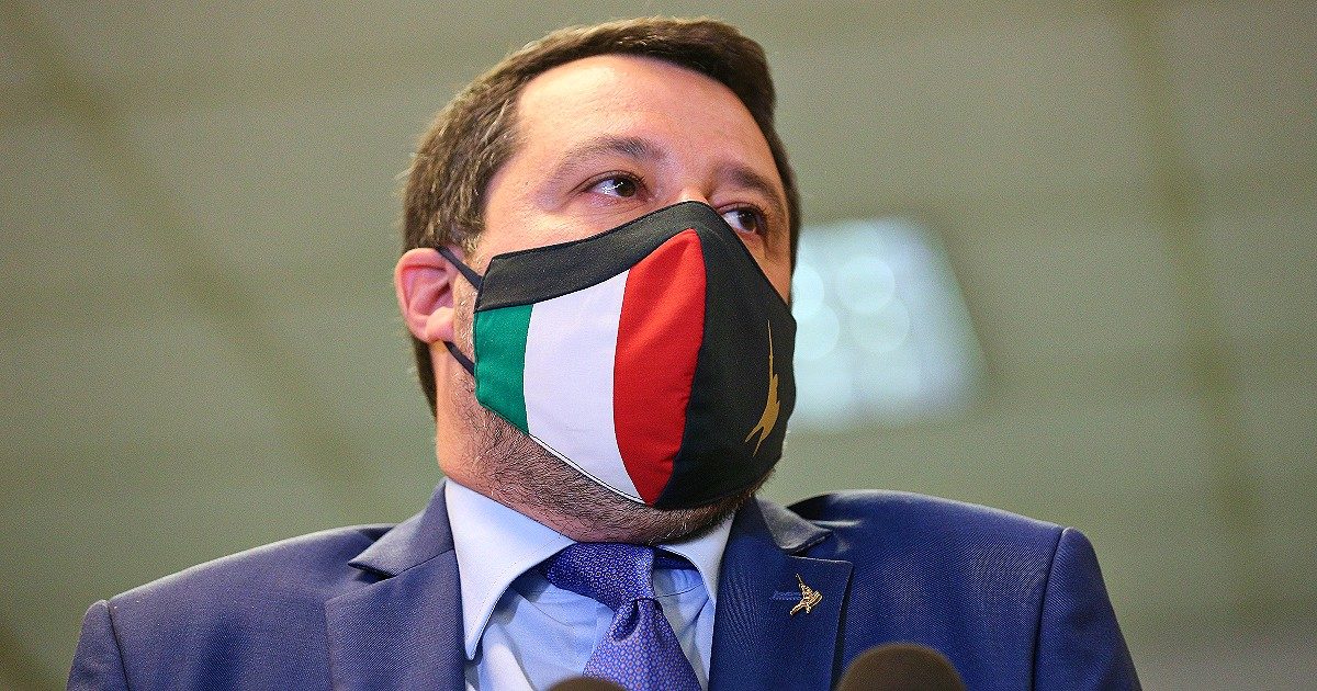 Franco Battiato, come cambiano le parole di Matteo Salvini: da “piccolo uomo” a “grande maestro”