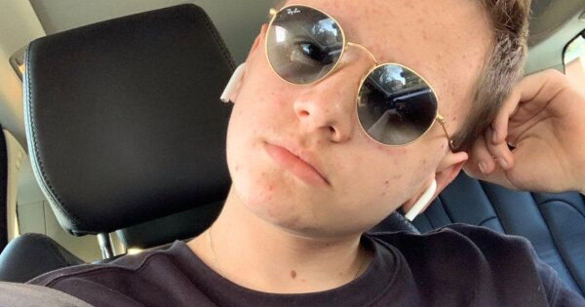 Morto Riccardo Coman, il 17enne star di TikTok che raccontava sui social la sua battaglia contro il cancro