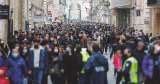 Copertina di Vaccinati, guariti e negativi. Pass viaggi al vaglio del Cts