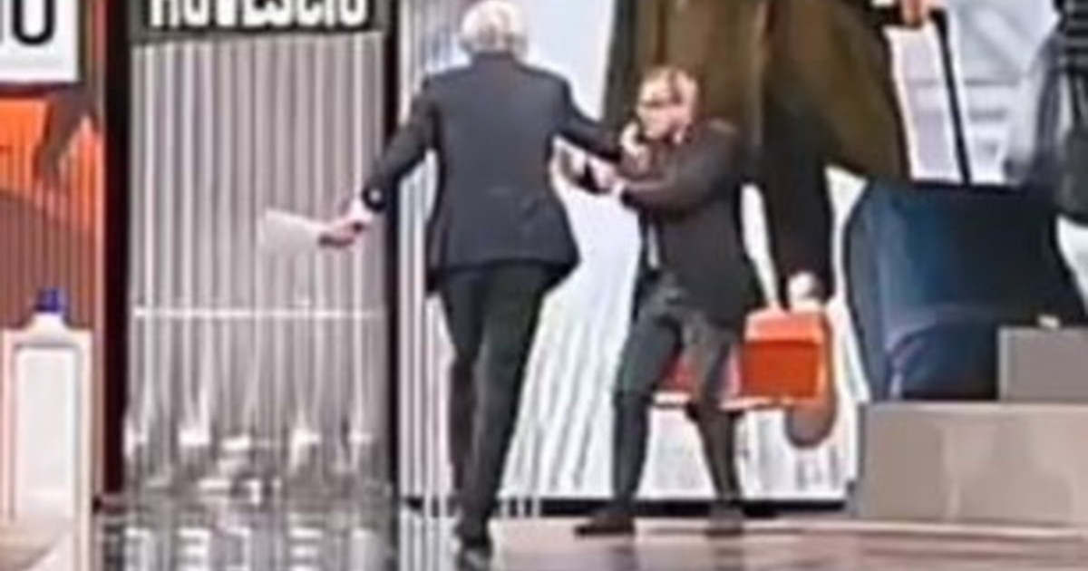 Dritto e Rovescio, scoppia il “caso” Gaetano Pedullà. Lui attacca: “Mi hanno epurato”. Cosa è successo dopo il gesto dell'”ombrello” a Belpietro