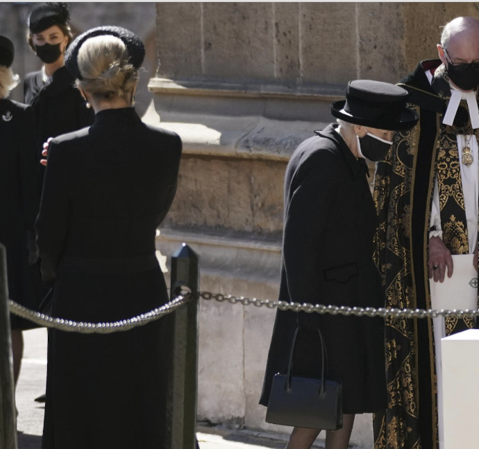 Un altro grave lutto per la Regina Elisabetta proprio nel giorno dei funerali del principe Filippo