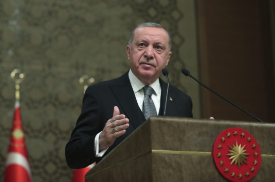 Copertina di Biden sfida Erdogan: riconoscerà il genocidio armeno. E si apre un fronte con Mosca