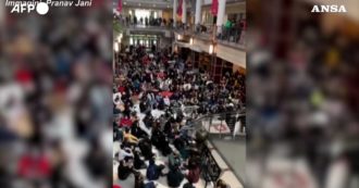Copertina di Sedicenne afroamericana uccisa dalla polizia in Ohio, centinaia di studenti universitari protestano dentro l’ateneo – Video