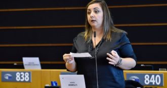 Copertina di Bruxelles, l’eurodeputata Isabella Adinolfi lascia il M5s per aderire al Ppe (con Silvio Berlusconi). La accoglie Tajani: “Benvenuta”