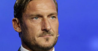 Copertina di Covid, parla la dottoressa che ha curato Francesco Totti: “Mi è arrivato un pacco a casa”