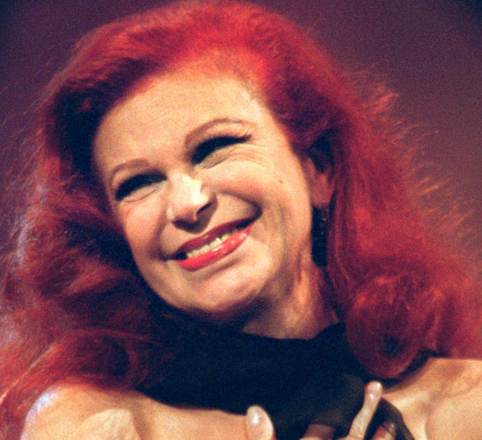È morta Milva, se ne è andata a 82 anni la “rossa” della canzone italiana. Un’artista a tutto tondo dalla voce inconfondibile