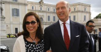 Copertina di Cesara Buonamici rapinata mentre si trovava dentro la propria auto col marito