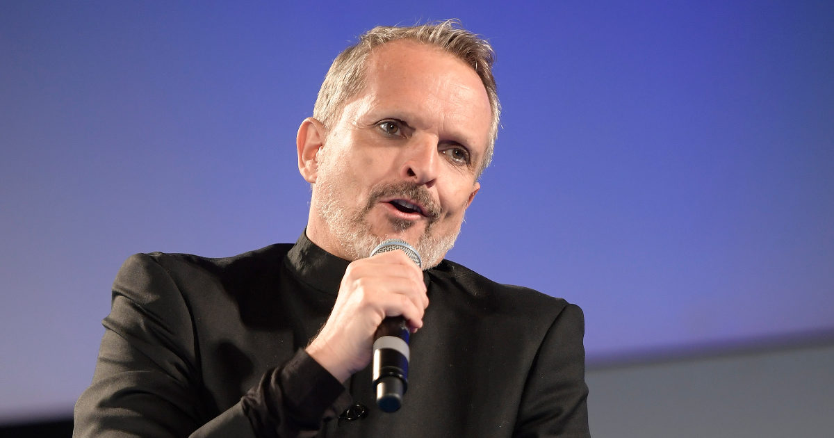 Miguel Bosé vince la causa contro l’ex compagno: i figli del cantante e quelli di Ignacio Palau “non sono fratelli tra loro”