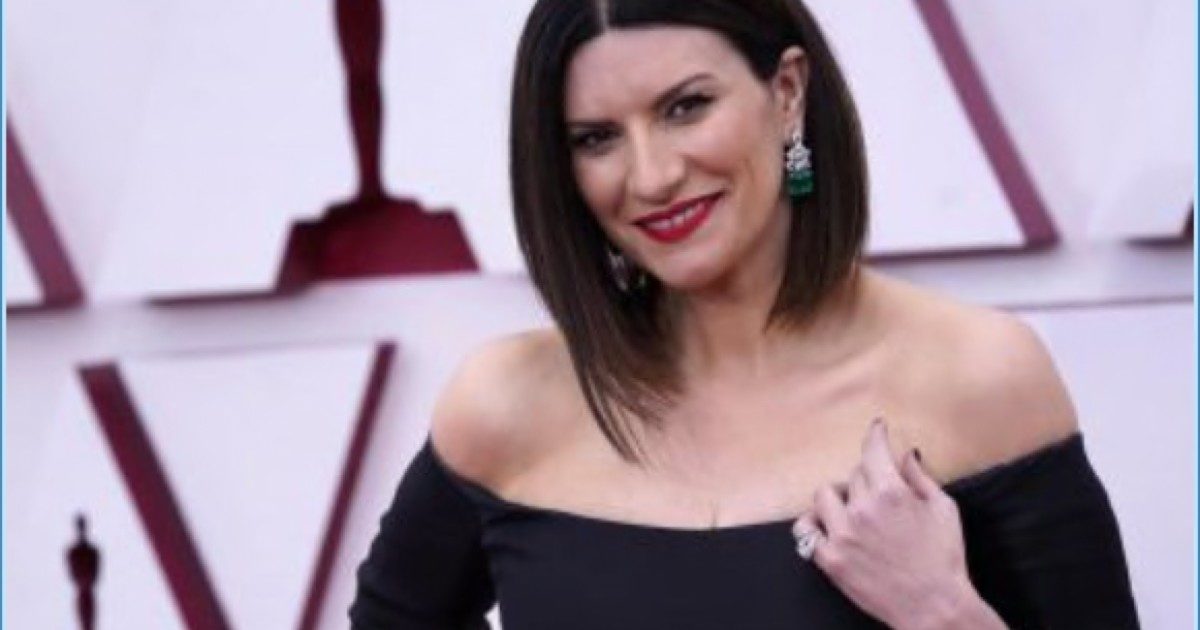 Oscar 2021, Laura Pausini è la grande delusa: “Torno in Italia felice per l’esperienza irripetibile”. La rapper 23enne H.E.R. le soffia il premio