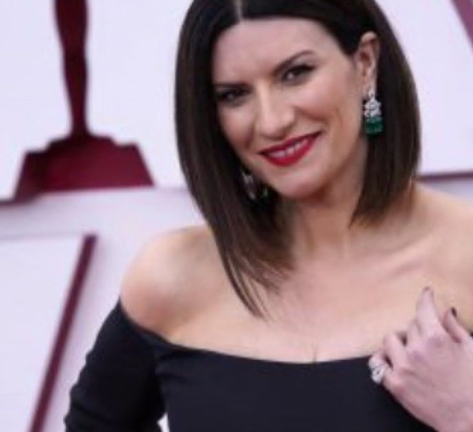 Oscar 2021, Laura Pausini è la grande delusa: “Torno in Italia felice per l’esperienza irripetibile”. La rapper 23enne H.E.R. le soffia il premio