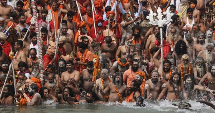 Variante indiana, i due positivi in Veneto rientrati dal pellegrinaggio del Kumbh Mela: avevano fatto abluzioni nel Gange