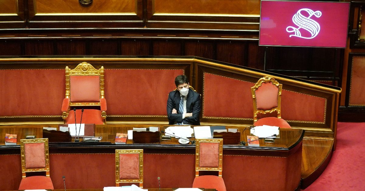 Il Senato ha respinto la sfiducia a Speranza con 221 voti: Lega e Fi scaricano Fdi. Il ministro: “Piano pandemico? Mancanza di 7 governi”