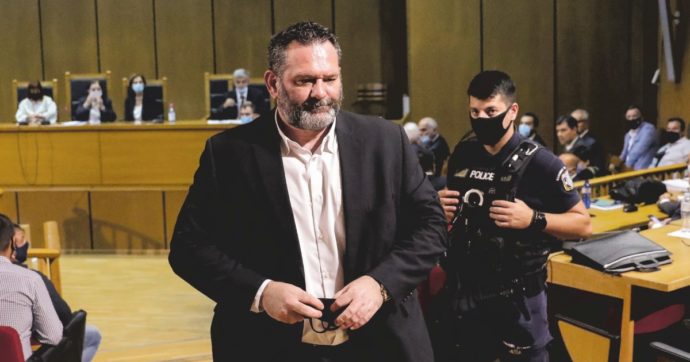 Copertina di L’ex eurodeputato perde l’immunità e finisce in carcere