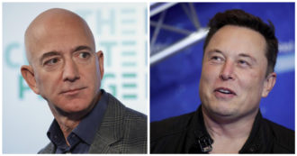 Copertina di ‘Guerra spaziale’ tra Jeff Bezos e Elon Musk. Il fondatore di Amazon fa causa alla NASA. Ecco perché