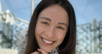 Copertina di Aurora Ramazzotti rompe il silenzio sui social dopo la notizia della sua gravidanza: “Ci vuole calma”