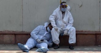 Copertina di Coronavirus, India al collasso: 375mila infettati e 3645 morti in 24 ore. Gli Usa ai cittadini americani: “Andate via”