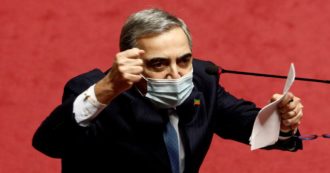 Copertina di Gasparri insulta, il Senato lo salva