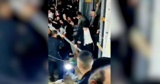 Israele, le persone scappano per non essere schiacciate: il video della fuga al raduno di ultraortodossi finito in tragedia