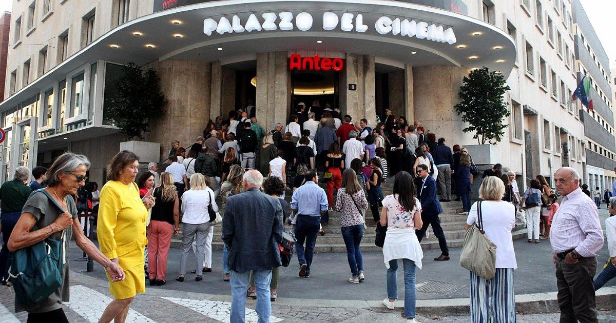 Milano, al cinema Anteo biglietto sospeso per chi ha bisogno. Il prezzo sarà ridotto